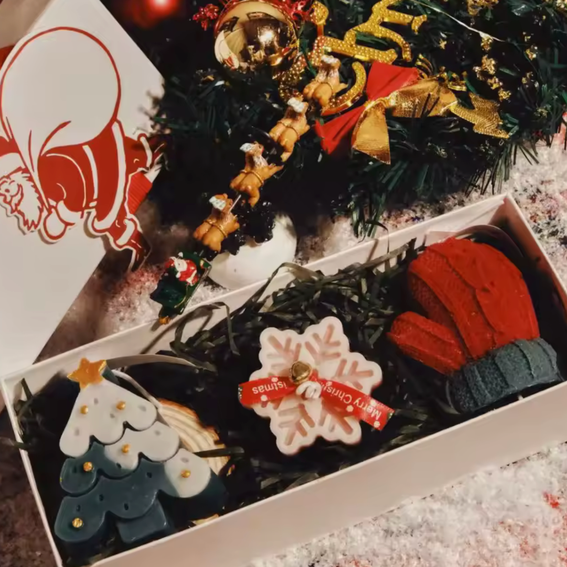 Lush™ Handcrafted Christmas Candle Gift Box